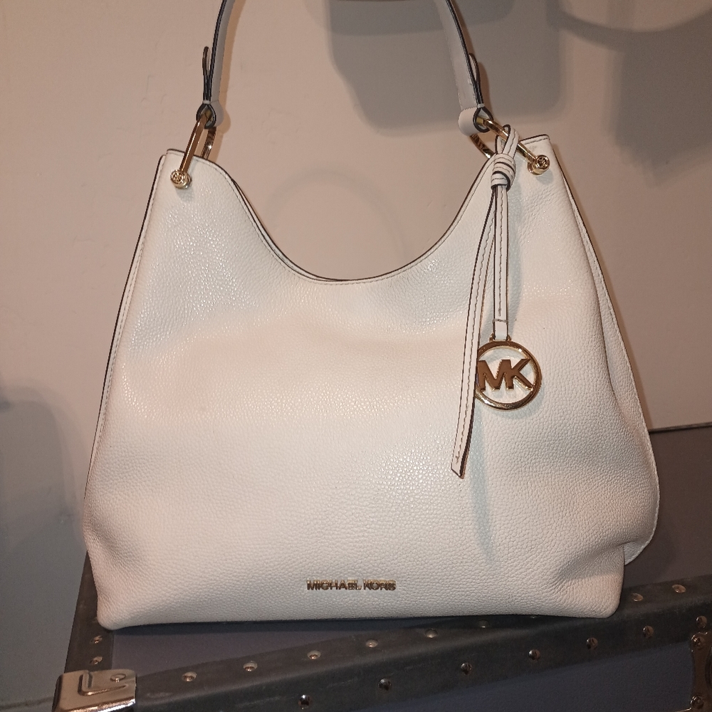 Micheal Kors purse